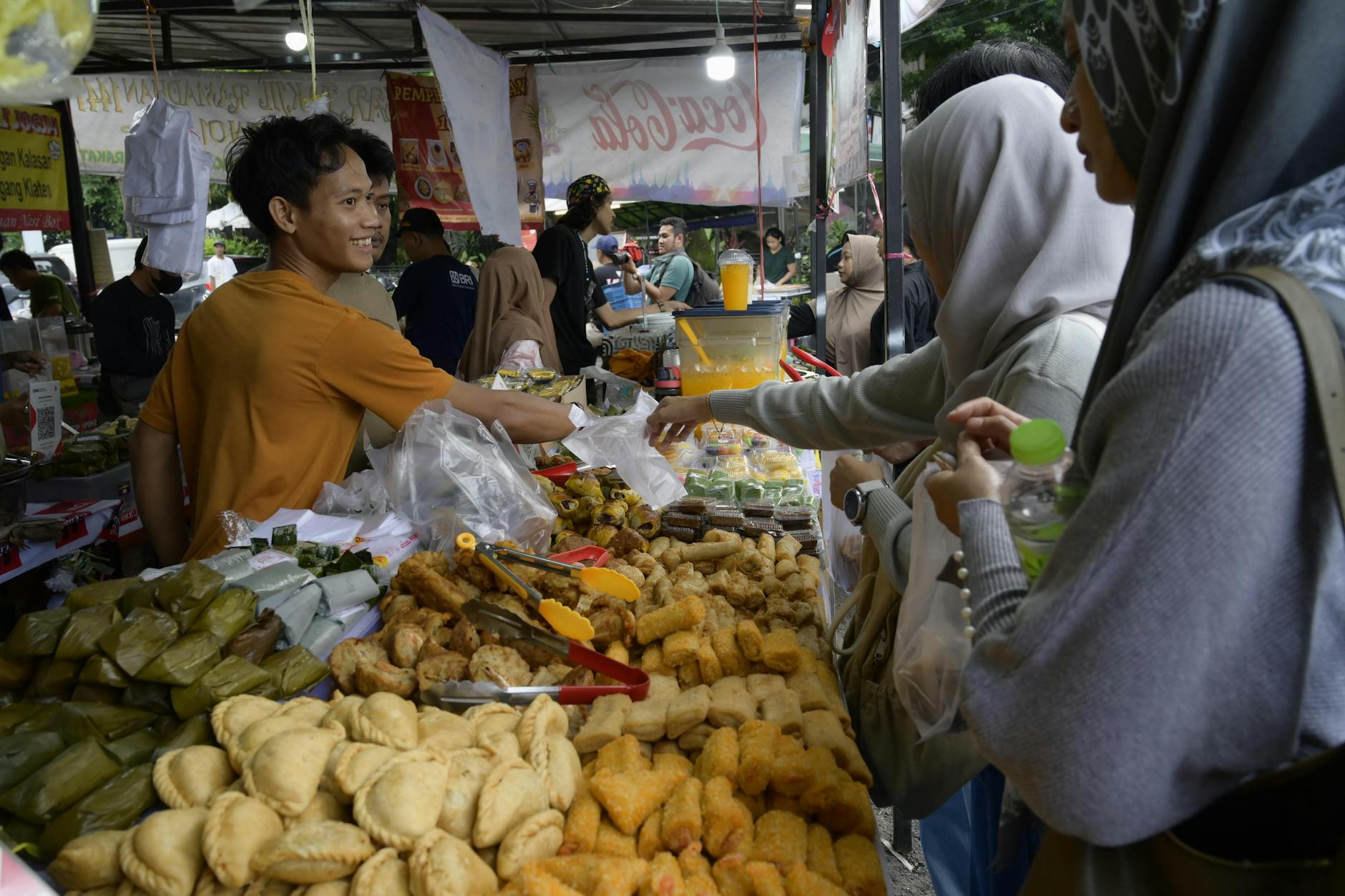 Indofood Lagi Buka Lowongan Lagi, Lulusan SMA/SMK Merapat Yuk!