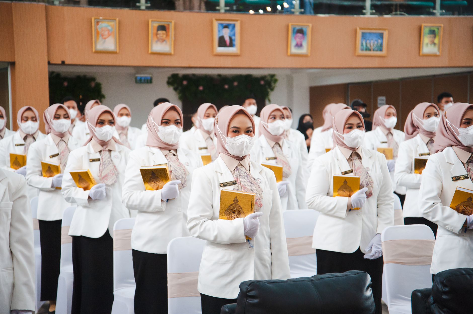 Bukan Sekadar ‘Lamar Sini!’: Sisi Lain Lowongan Kerja yang Bikin Geleng-Geleng Kepala